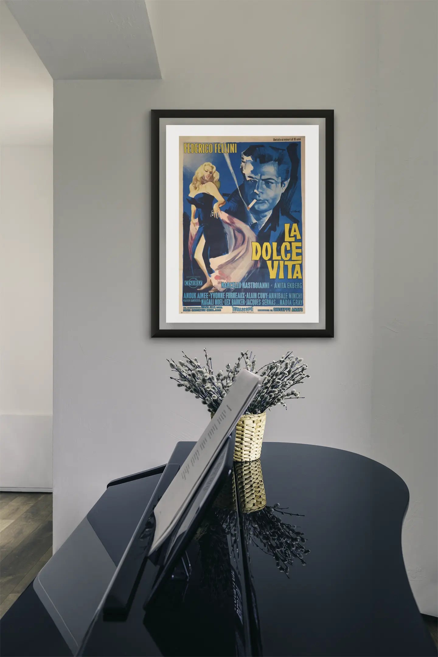 Poster la Dolce Vita 1960, Fellini, Mastroianni, Ekberg, film culte italien Trendsandprints